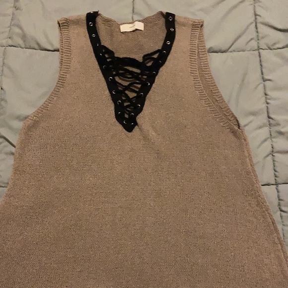 Purses, sweaters, jeans, shirts, shoes, and much more… - Picture 14 of 17